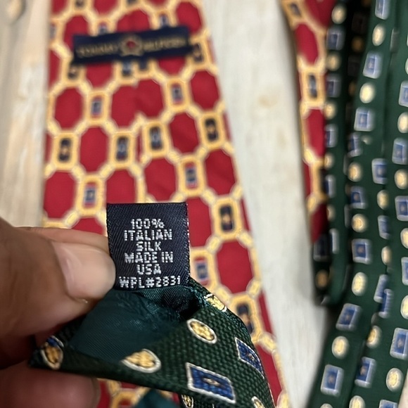 Tommy Hilfiger Mens 100 Silk Necktie Tie Burgandy Green With Logo Patterns - Picture 7 of 8